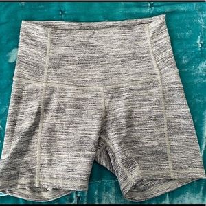 Lululemon 5” Align shorts in space dye grey